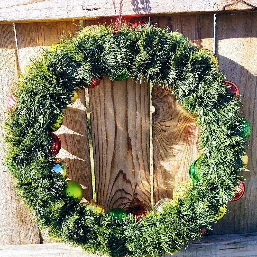 HAND CRAFTED CHRISTMAS ORNAMENT WREATH 20